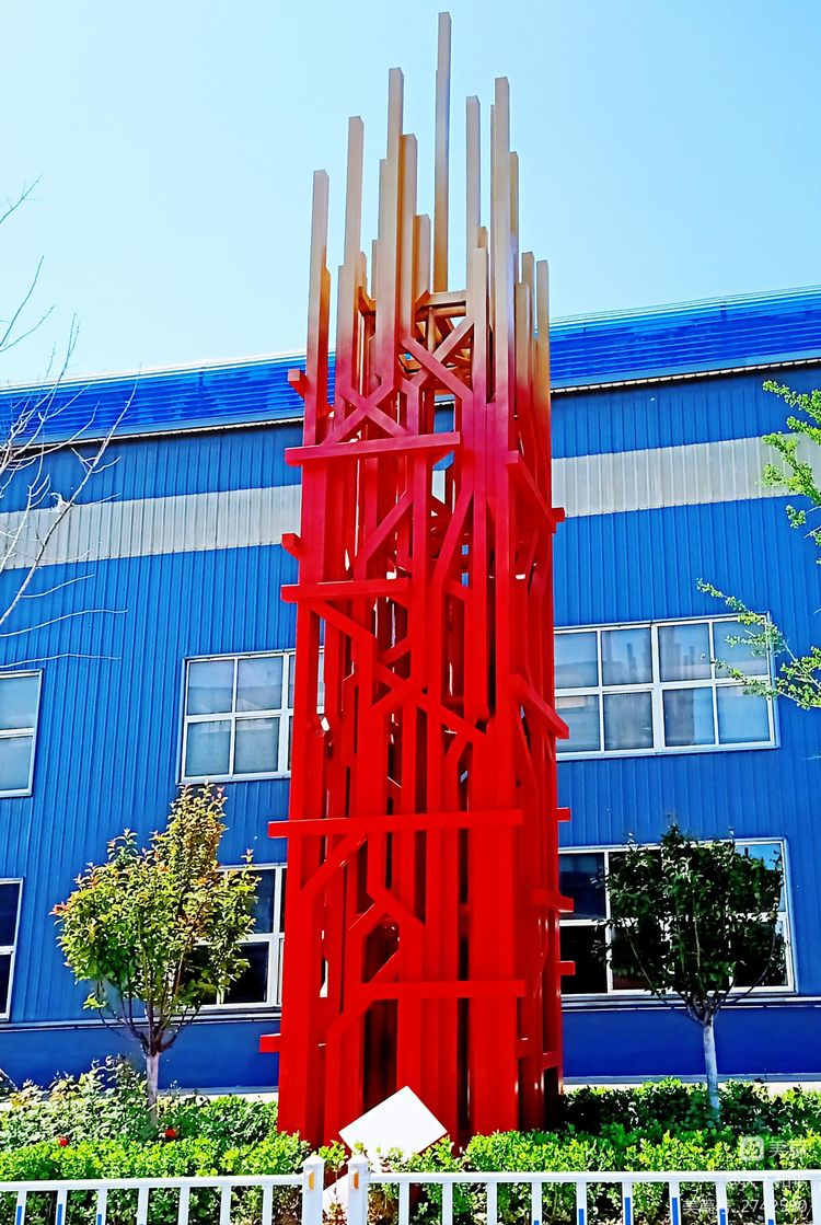 steel pipe sculpture